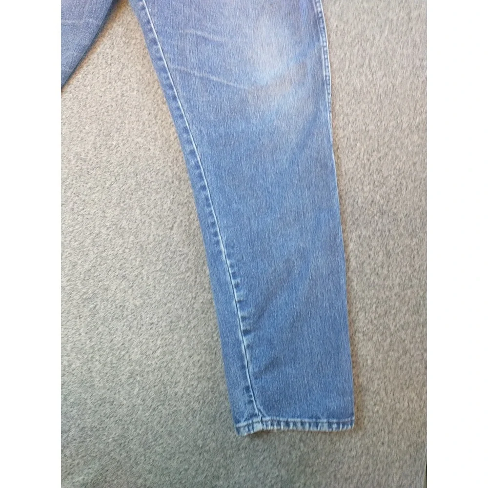 Wrangler Authentic Jeans Mens 36x32 Medium Wash Straight Leg Made in USA 97601MD